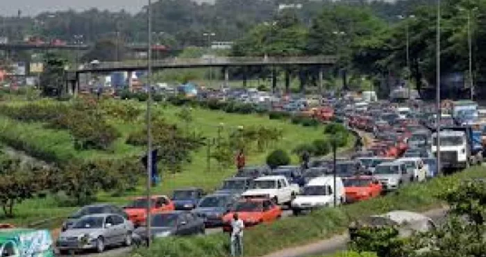 conseil-auto-comment-se-conduire-pendant-un-embouteillage