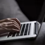 technologie-apple-devrait-abandonner-le-clavier-papillon-et-revenir-aux-bon-vieux-ciseaux