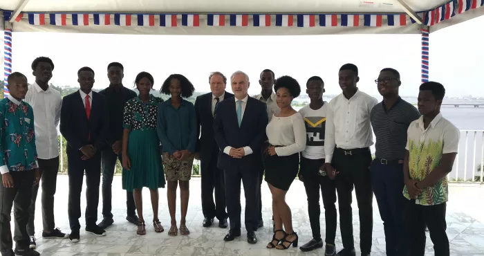 enseignement-superieur-12-etudiants-ivoiriens-embarquent-pour-la-france