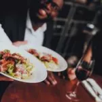 comment-servir-et-desservir-une-table