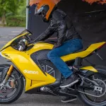 technologie-le-canada-met-au-point-une-moto-electrique-anticollision
