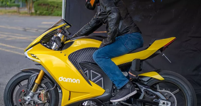 technologie-le-canada-met-au-point-une-moto-electrique-anticollision