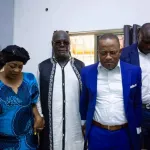 comment-l-archeveque-guy-vincent-kodja-et-le-pere-de-jjk-ont-reconcilie-tina-glamour-avec-carmen-sama-et-la-famille-paternelle-de-dj-arafat-des-confidences-livrees-par-jjk