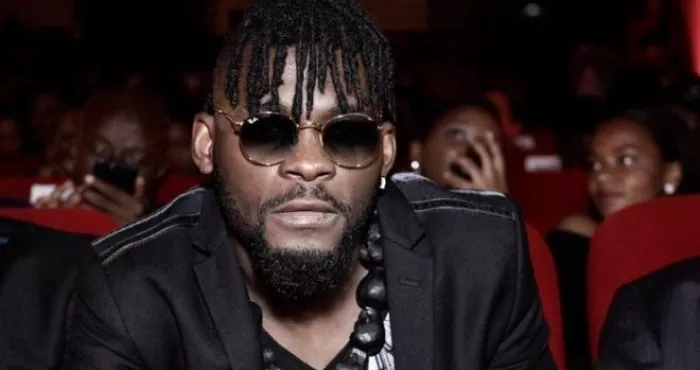 cote-d-ivoire-des-pretres-catholiques-pleurent-dj-arafat-ouattara-deploie-massivement-des-policiers-a-travers-le-pays