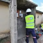 zuenoula-peur-panique-un-garcon-de-8-ans-se-retrouve-perche-au-sommet-d-une-antenne-de-telephonie-mobile