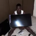 abobo-un-faux-proprietaire-de-magasin-arrete-en-plein-cambriolage