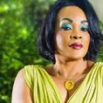 mort-par-accident-de-moto-de-dj-arafat-la-mere-de-la-star-du-coupe-decale-repond-a-ses-detracteurs-et-aux-chinois