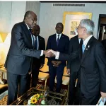 7eme-ticad-amadou-gon-donne-des-assurances-aux-hommes-d-affaires-japonais