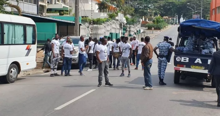 obseques-de-dj-arafat-pres-de-400-loubards-des-centaines-de-policiers-et-gendarmes-et-des-helicos-quadrillent-le-plateau