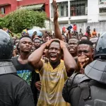 exposition-du-corps-de-dj-arafat-les-chinois-en-chaudes-larmes