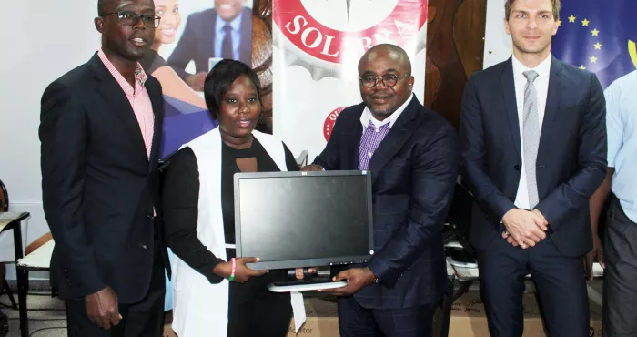 responsabilite-societale-solibra-offre-21-ordinateurs-et-7-imprimantes-a-des-etudiants-de-l-universite-de-cocody