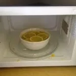 voici-une-astuce-pour-nettoyer-votre-micro-onde