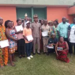 promotion-du-civisme-le-sous-prefet-d-oghlwapo-recompense-ses-meilleurs-subalternes