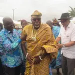 investiture-de-la-mutuelle-des-odioukrou-de-la-commune-de-koumassi-mock-le-ministre-essis-esmel-appelle-les-fils-du-leboutou-a-l-union