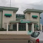 koumassi-l-agence-coopec-cambriolee-le-coffre-fort-vide-le-vigile-recherche