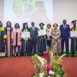 enseignement-superieur-systeme-britannique-des-etudiants-en-fin-de-cycle-celebres