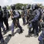 port-bouet-un-dealer-et-ses-vendeurs-arretes-dans-un-village