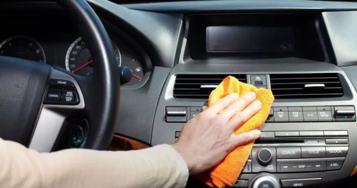 les-astuces-a-connaitre-pour-bien-laver-l-interieur-de-sa-voiture