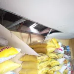 seguela-vol-de-nuit-il-detruit-le-toit-d-une-boutique-pour-voler-et-se-retrouve-nez-a-nez-avec-le-vigile