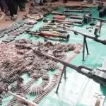 departement-de-beoumi-des-armes-machettes-et-munitions-decouvertes-au-domicile-d-un-leader-politique