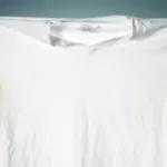astuce-pour-faire-disparaitre-les-taches-qui-se-posent-sous-les-manches-de-vetements