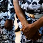 pour-abus-de-confiance-un-policier-mis-aux-arrets-et-conduit-en-prison