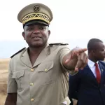 le-prefet-d-abidjan-aux-populations-de-port-bouet-gonzague-vous-qui-etes-en-train-de-construire-derriere-l-aeroport-sachez-que-vous-etes-en-train-de-jeter-l-argent-dans-l-eau