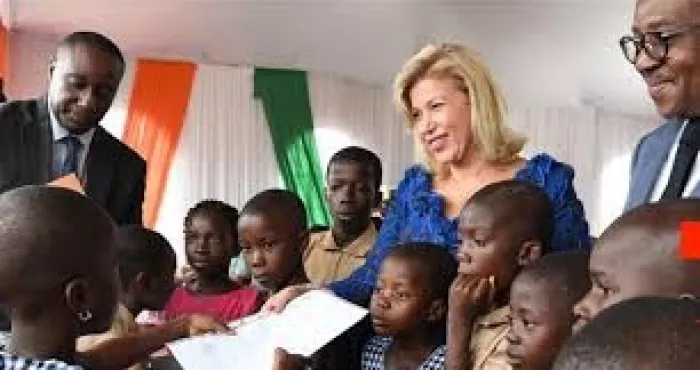 education-la-premiere-dame-offre-12-000-kits-scolaires-pour-la-rentree-scolaire-2019-2020