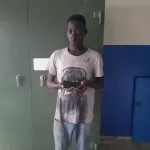 abobo-il-tente-de-voler-le-telephone-portable-d-un-eleve-un-plombier-arrete