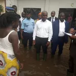 grand-bassam-les-eaux-continuent-de-vider-la-ville-de-ses-habitants-les-centres-d-hebergement-debordes