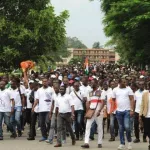 des-etudiants-descendent-dans-les-rues-les-rois-de-moossou-et-des-n-zima-chasses-soro-porte-plainte