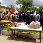 lycee-moderne-1-de-toumodi-la-ministre-goudou-offre-des-tables-bancs-et-des-equipements-informatiques