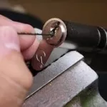 astuce-maison-retirer-une-cle-cassee-d-une-serrure-devient-un-jeu-d-enfant