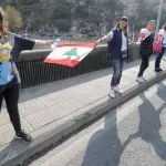contestation-au-liban-des-milliers-de-citoyens-forment-une-chaine-humaine-du-nord-au-sud-du-pays