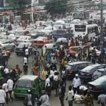 koumassi-des-commercants-s-opposent-a-la-fermeture-de-leurs-magasins-six-agents-municipaux-blesses-dont-un-agent-dans-un-etat-critique