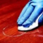 voici-comment-nettoyer-des-meubles-en-bois-vernis-avec-du-the