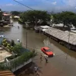 reportage-deux-semaines-apres-les-inondations-grand-bassam-sort-la-tete-de-l-eau-comment-la-vie-reprend-dans-les-quartiers