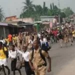 gohitafla-les-eleves-du-lycee-moderne-bad-font-arreter-les-cours-et-investissent-la-rue