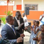 iep-vridi-1-port-bouet-la-ciprel-offre-une-bibliotheque-au-groupe-scolaire-sogefiha-1