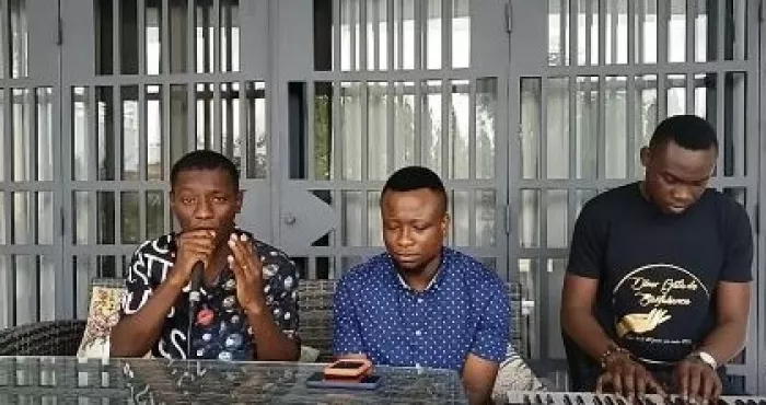 max-gradel-fait-un-temoignage-poignant-chez-le-chantre-guy-christ-israel-j-ai-fait-beaucoup-de-mauvaises-choses-qui-ne-plaisent-pas-a-dieu