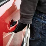 port-bouet-sara-2019-il-cambriole-un-vehicule-et-emporte-un-ordinateur-et-25-mille-francs-cfa