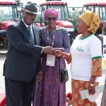 sara-2019-le-president-ouattara-remet-54-machines-agricoles-aux-representants-de-cooperatives
