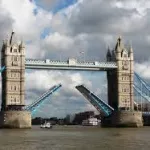 grande-bretagne-un-homme-blesse-plusieurs-personnes-a-l-arme-blanche-pres-du-london-bridge