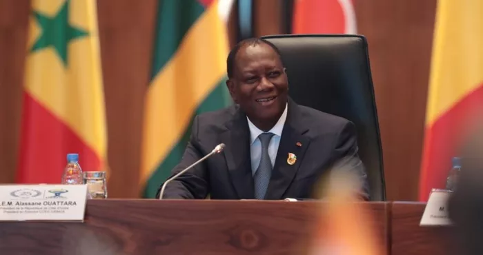 le-chef-de-l-etat-a-preside-le-22eme-sommet-extraordinaire-de-l-uemoa-a-dakar