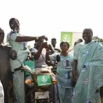 mme-solange-fatima-mabri-au-secours-des-femmes-de-gomon-avec-d-importants-dons