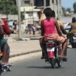 abobo-des-voleurs-surpris-en-train-de-tabasser-un-proprietaire-de-moto