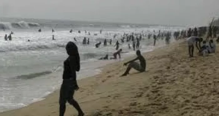 grand-bassam-quand-les-exploitations-sauvages-de-sable-mettent-en-peril-la-ville-historique