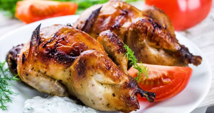 cailles-grillees-au-piment-et-au-gingembre-sauce-a-l-ail