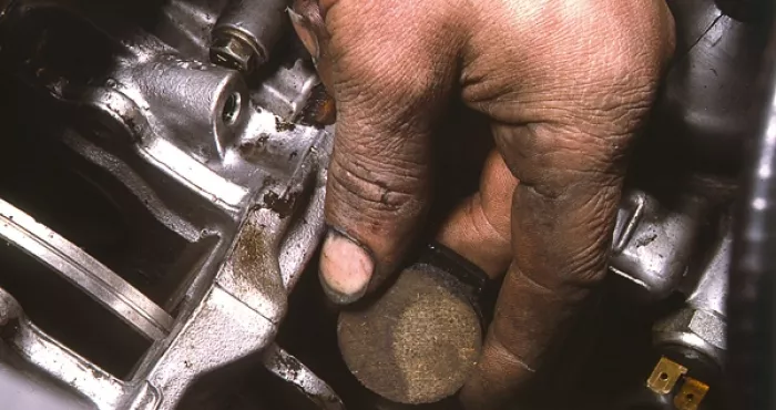 astuces-pour-regler-le-frein-a-main-d-une-voiture