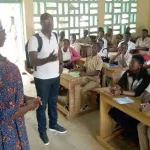 troubles-dans-les-ecoles-le-commissaire-ange-kessi-debarque-au-lycee-moderne-d-arrah-sa-ville-natale-voici-ce-qu-il-y-a-trouve